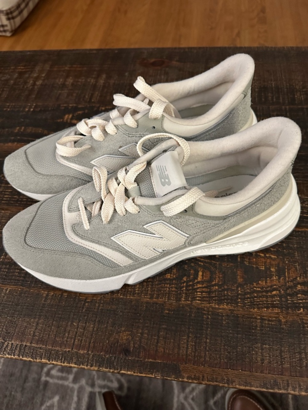 New Balance 997R Sneaker
Men's Olive Green Suede Lifestyle